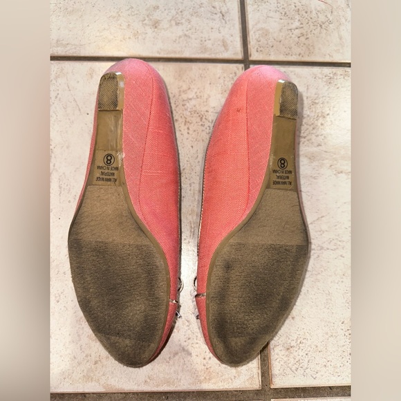 Women’s cute salmon pink flats with metallic trim and bow Dress Barn well loved - Picture 3 of 13
